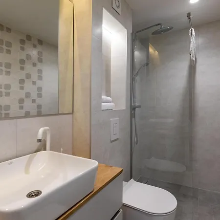 4 Bedroom Amazing In Kremena Kremena