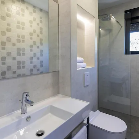 Dom wakacyjny 4 Bedroom Amazing In Kremena