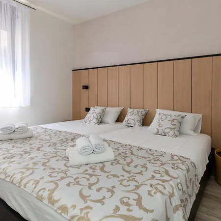 Dom wakacyjny 4 Bedroom Amazing In Kremena *