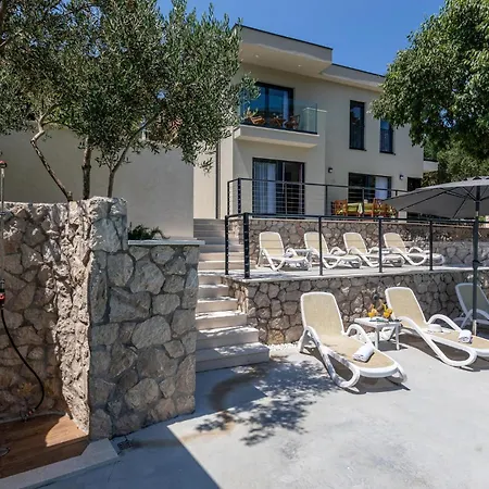 Dom wakacyjny 4 Bedroom Amazing In Kremena Kremena