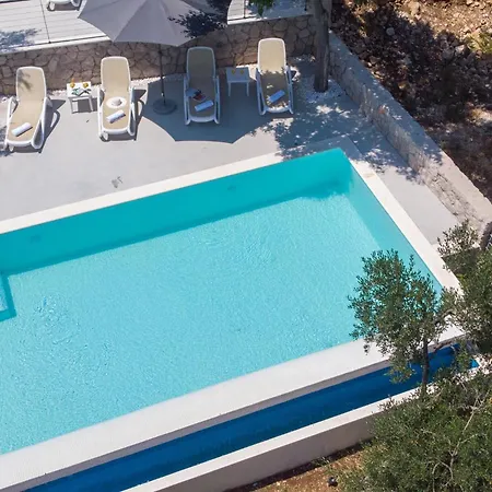 4 Bedroom Amazing In Kremena