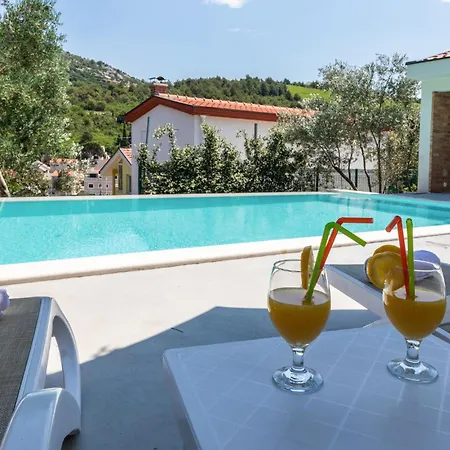 4 Bedroom Amazing In Kremena