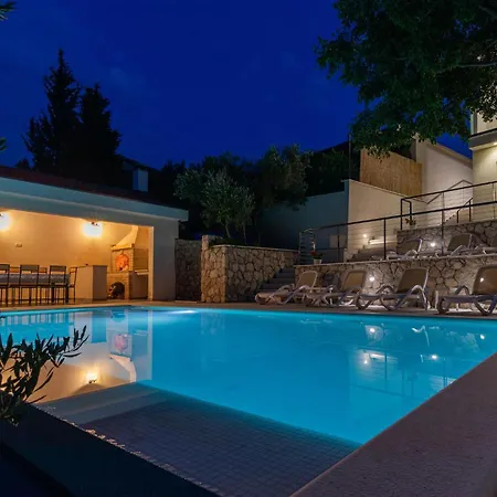 4 Bedroom Amazing In Kremena Dom wakacyjny