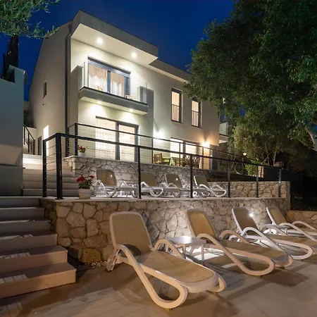 4 Bedroom Amazing In Kremena *