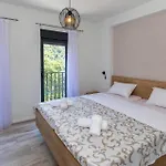 Luxurious In Kremena