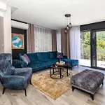 Luxurious In * Kremena