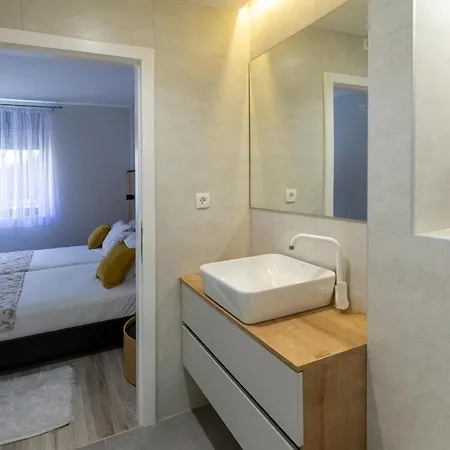 4 Bedroom Amazing In Kremena Ferienhaus