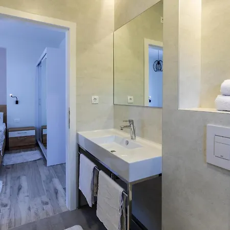 4 Bedroom Amazing In Kremena