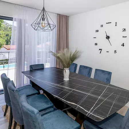 4 Bedroom Amazing In Kremena Holiday home