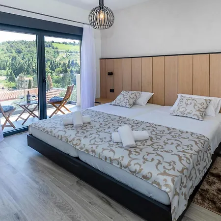 Holiday home 4 Bedroom Amazing In Kremena