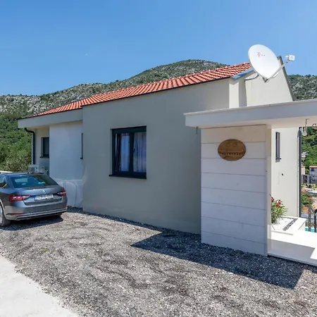 Vakantiehuis Luxurious In *