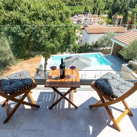 4 Bedroom Amazing In Kremena *