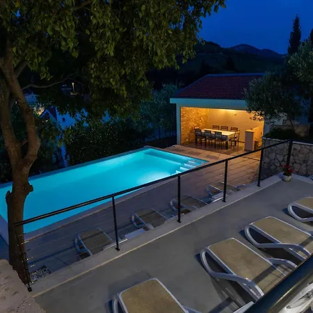 4 Bedroom Amazing In Kremena Ferienhaus *