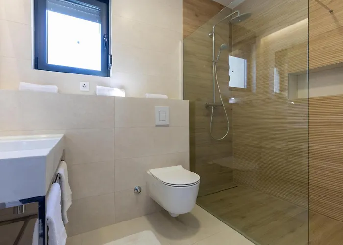 4 Bedroom Amazing In Kremena