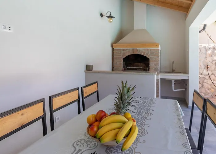 別荘 4 Bedroom Amazing In Kremena