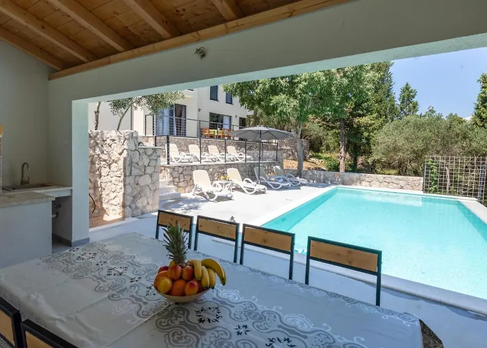 4 Bedroom Amazing In 別荘 Kremena