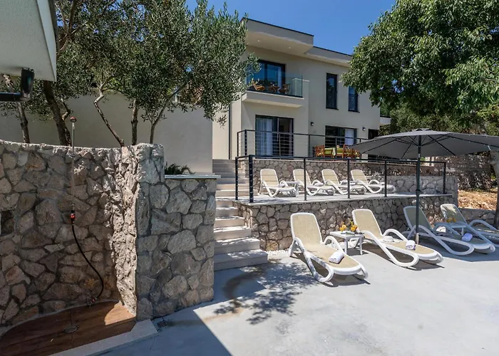 別荘 4 Bedroom Amazing In Kremena