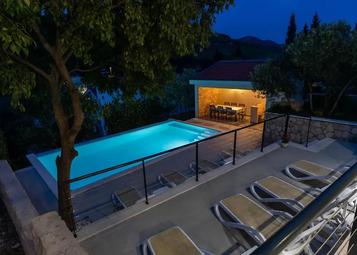 4 Bedroom Amazing In 別荘 *