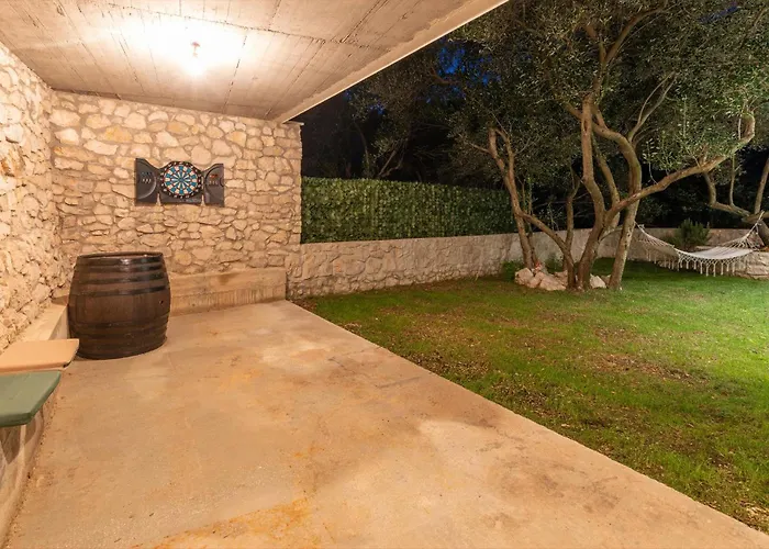 4 Bedroom Amazing In 別荘 Kremena